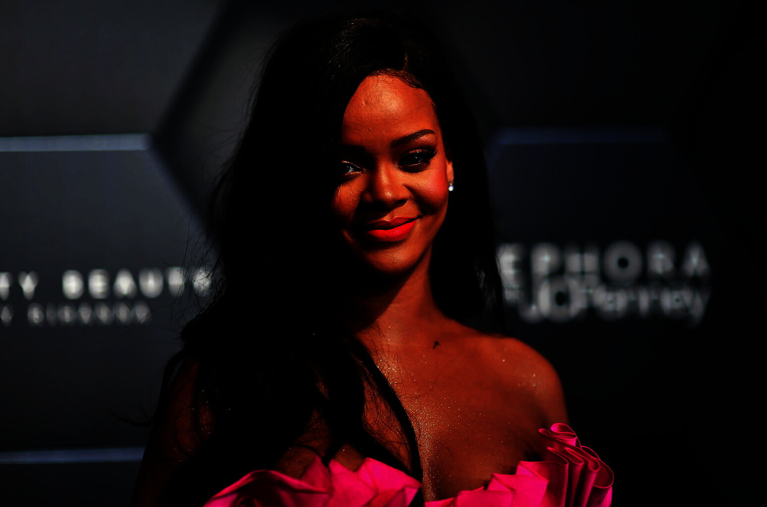 Música de Rihanna é citada durante protesto de atores em Los Angeles