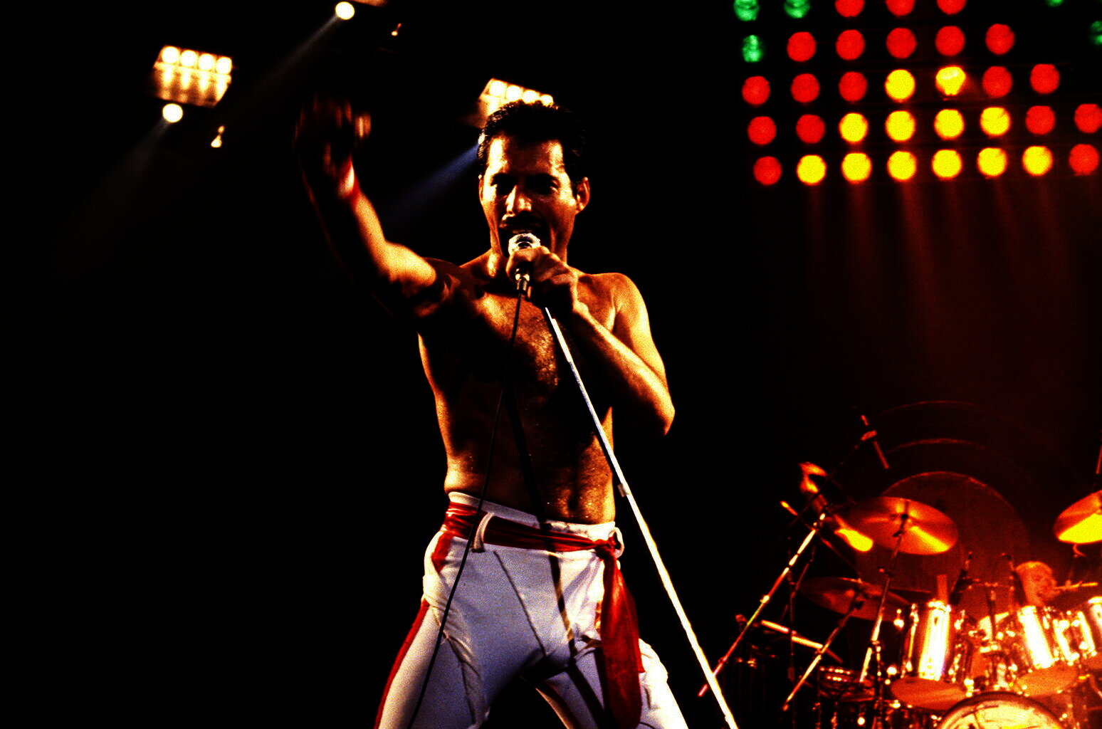 Piano de Freddie Mercury é leiloado por R$ 10 milhões
