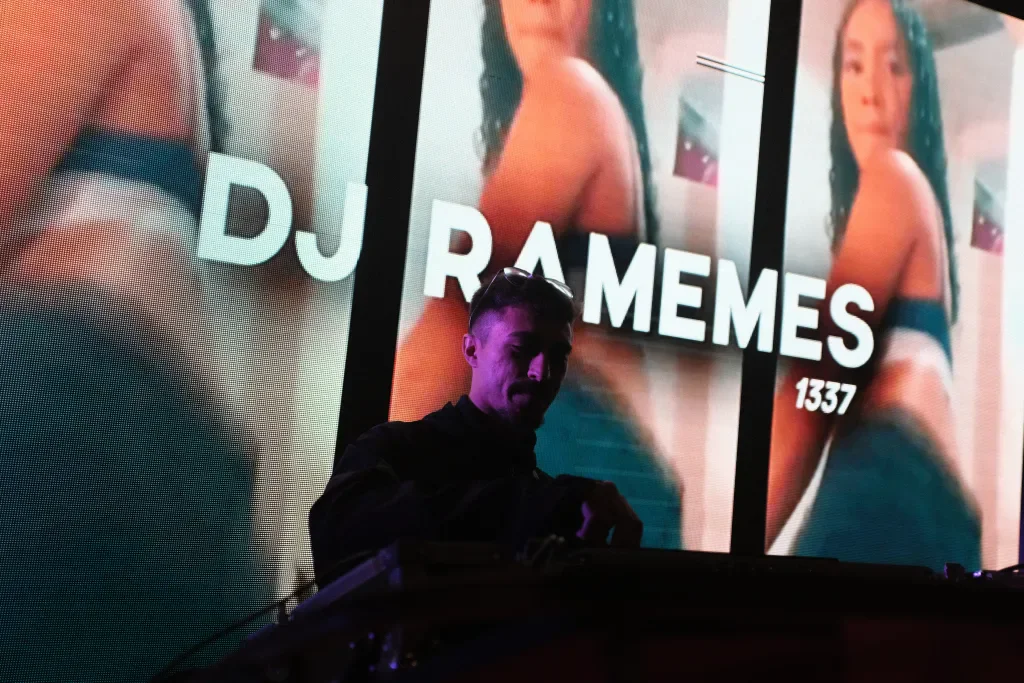 Nerdola do funk, rei do sexo e do lança-perfume: quem é o DJ Ramemes? 1 18 Ramemes Dennis Siqueira