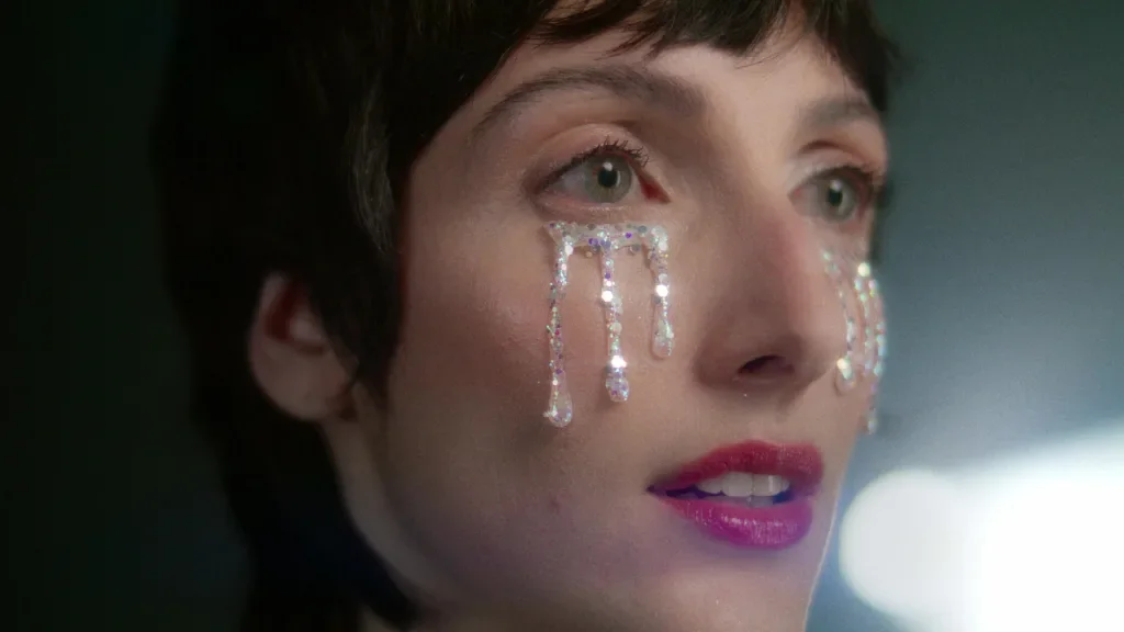 'Não tenho vocação pra ser diva', diz Clarice Falcão sobre carreira 1 ClariceFalcaoChorarNaBoate2 1