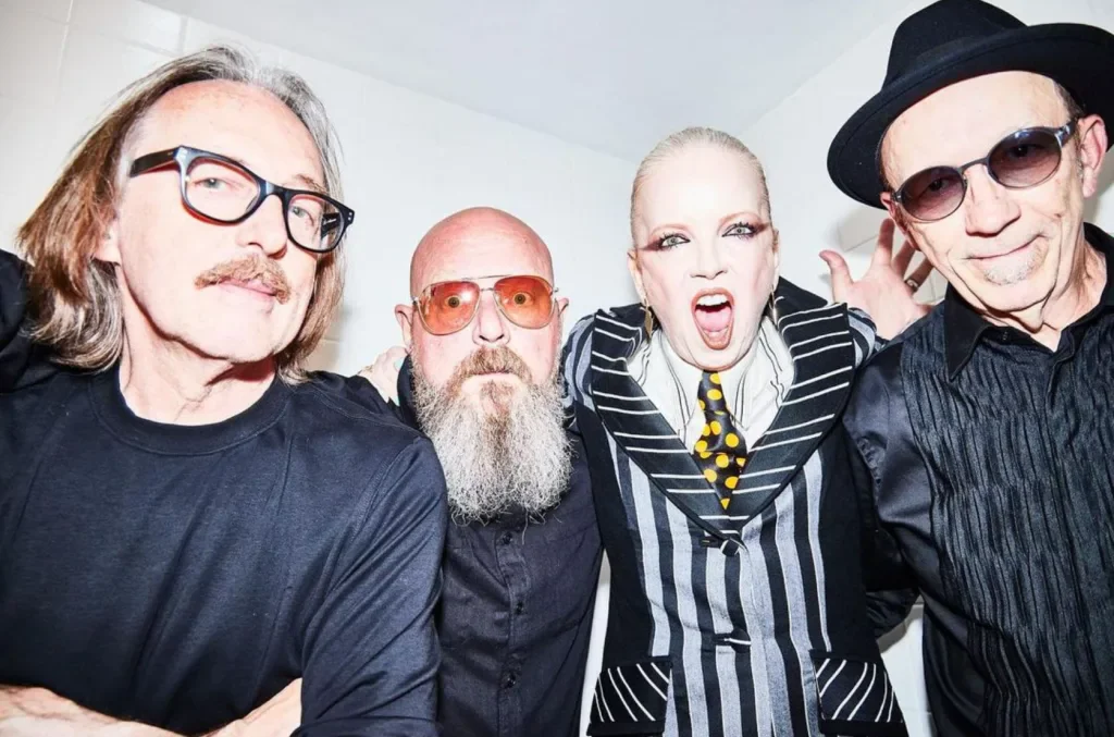'Mulheres nunca são velhas para fazer nada': Garbage ressalta força feminina 1 Garbage