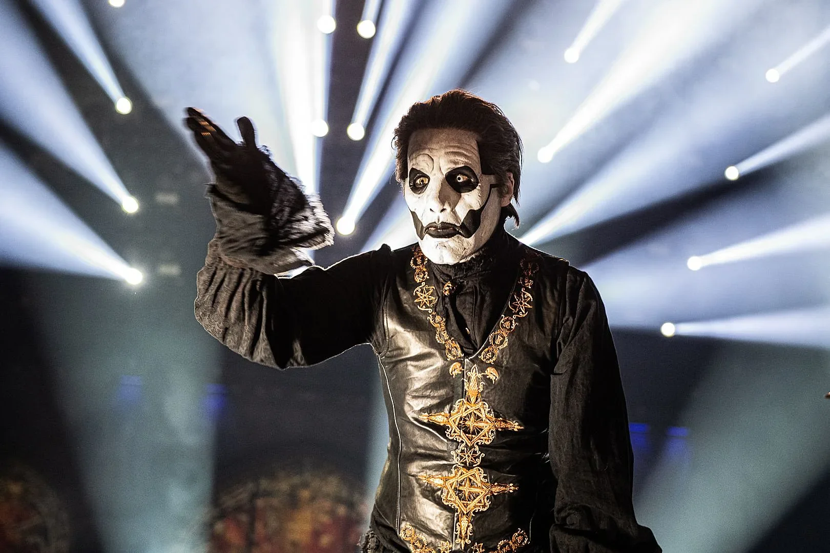 Ghost proíbe celulares em shows sob risco de expulsão