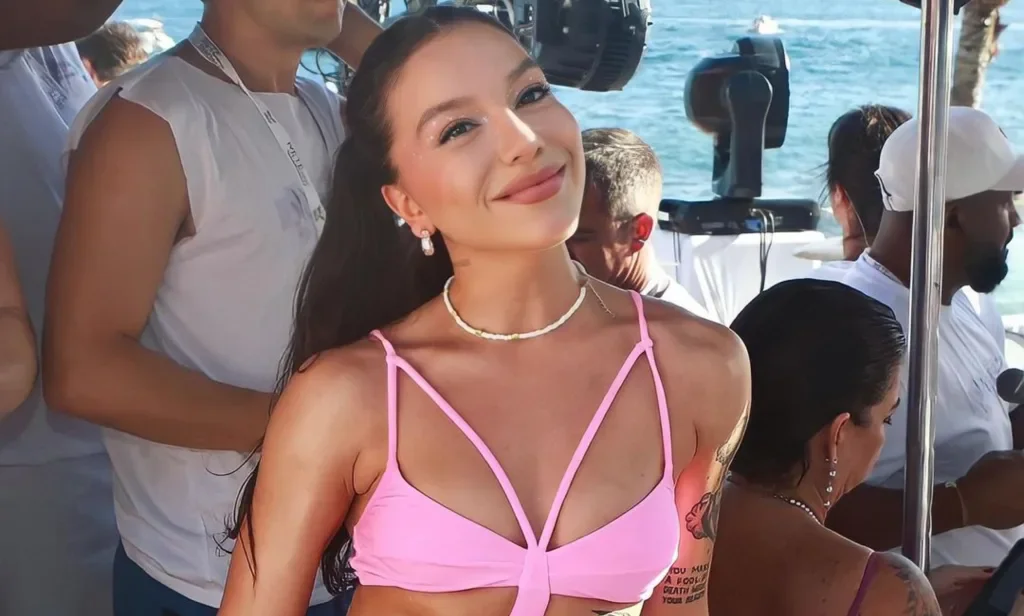 Por que Priscilla Alcantara passou a ser atacada por conservadores? 1 priscila alcantara