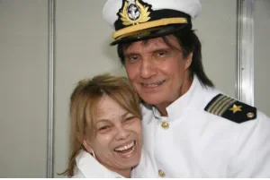 Carminha ao lado de Roberto Carlos (Reprodução/Instagram)