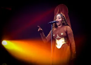 Iza faz show no Skyline no último dia de The Town (Cláudio Augusto/Brazil News)