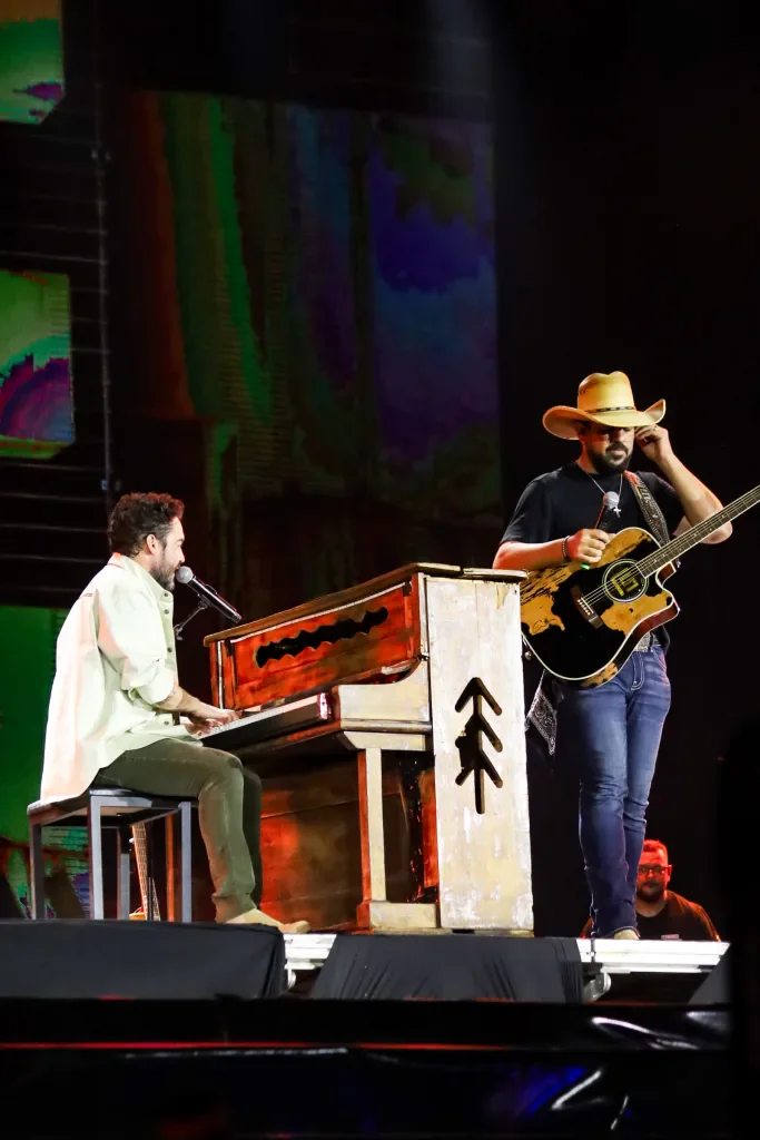 Fernando e Sorocaba improvisam sem banda em Jaguariúna (Clayton Felizardo Brazilnews)