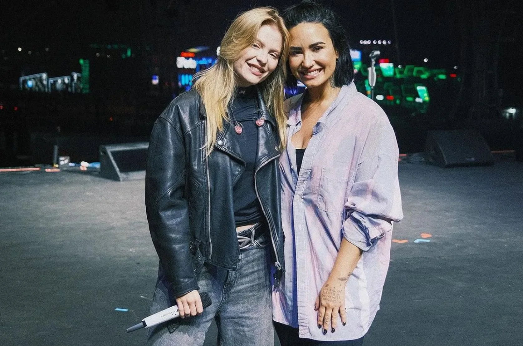 Luísa Sonza compartilha fotos inéditas ao lado de Demi Lovato no The Town