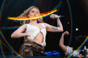 Luísa Sonza faz show no The Town