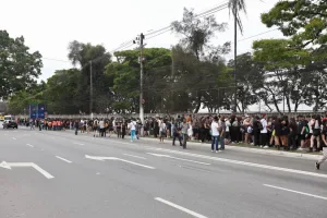 Filas imensas se formaram para entrar no The Town