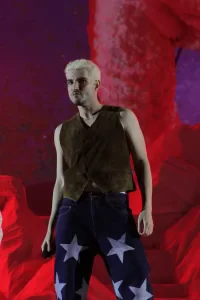 Jão em ação no palco The One no The Town (Taiz Dering/Billboard Brasil)