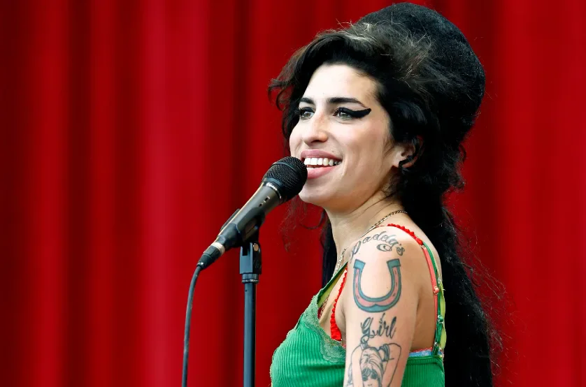 Amy Winehouse no festival Glastonbury em 2007