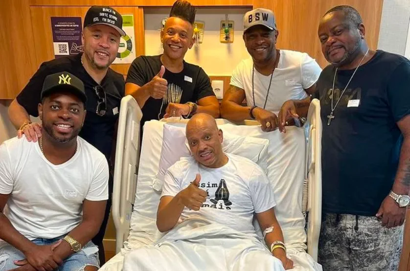 Anderson Leonardo recebe visita dos colegas do Molejo em hospital