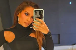 Anitta dividiu com os fãs o veículo usado por ela em Miami, nos EUA