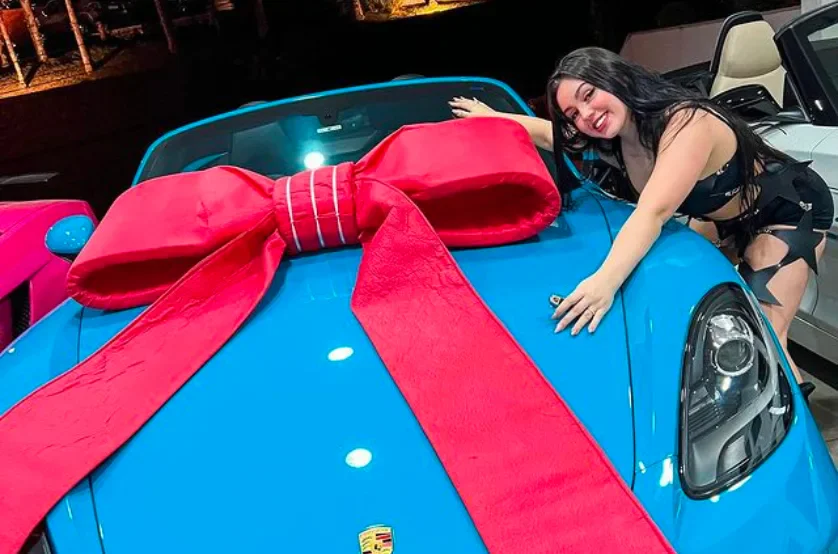 Melody dá carro de R$ 520 mil para a irmã mais velha