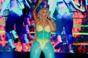 Iggy Azalea no The Town