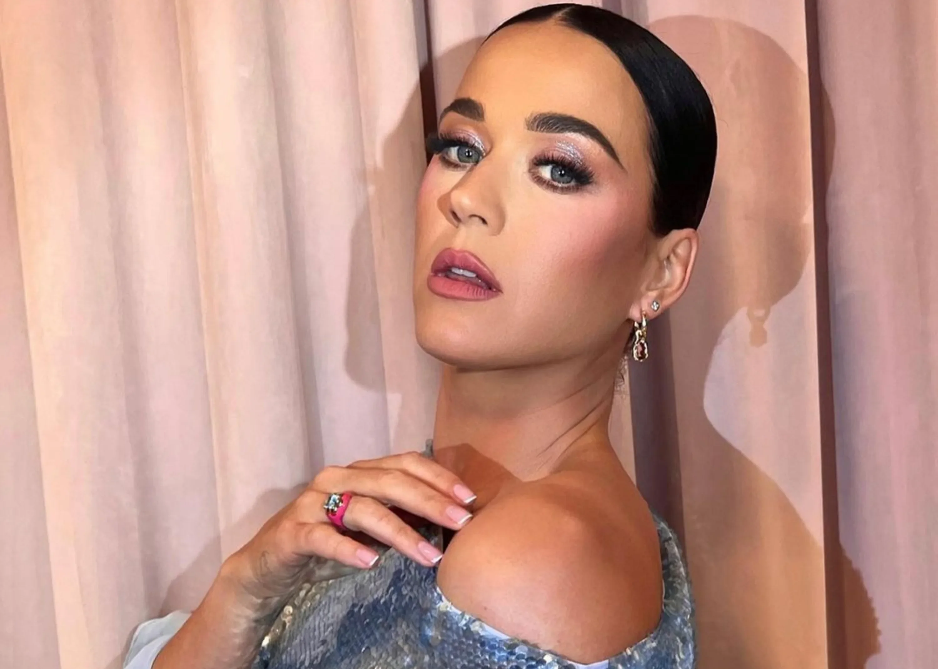 Katy Perry vende catálogo musical por US$ 225 milhões