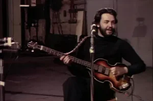 Paul McCartney com baixo original