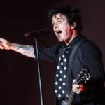‘Chilique’ em festival fez vocalista do Green Day cair na real e na rehab