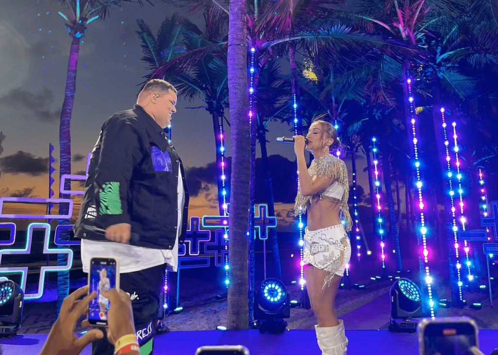 Anitta e Menos É Mais: conheça a música que inspirou 'Um Por Cento' 1 Captura de Tela 2023 10 26 as 08.52.14