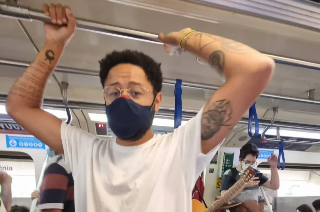 Emicida defende greve e dá resposta atravessada a seguidor 1 F7h6sj7XAAI2fbD jpeg e1696355769275