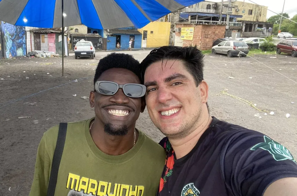 Marcelo Adnet vive sonho de compositor e emplaca samba-enredo na Mocidade 1 F8fCPKTWUAIJmeJ jpeg e1697399585577