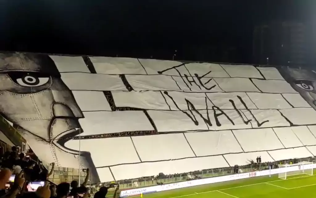 Torcida faz homenagem ao Pink Floyd durante jogo de futebol; assista 1 IMG 1080