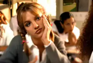 Britney Spears em "Baby One More Time"