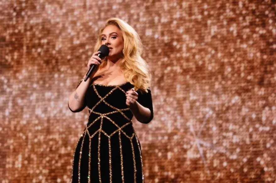 Adele é forçada a descansar a voz após problema em show de Las Vegas