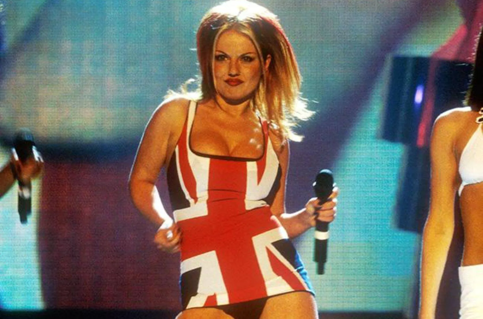 Ginger Spice relembra bastidores de sua icônica performance e look no BRIT 1997