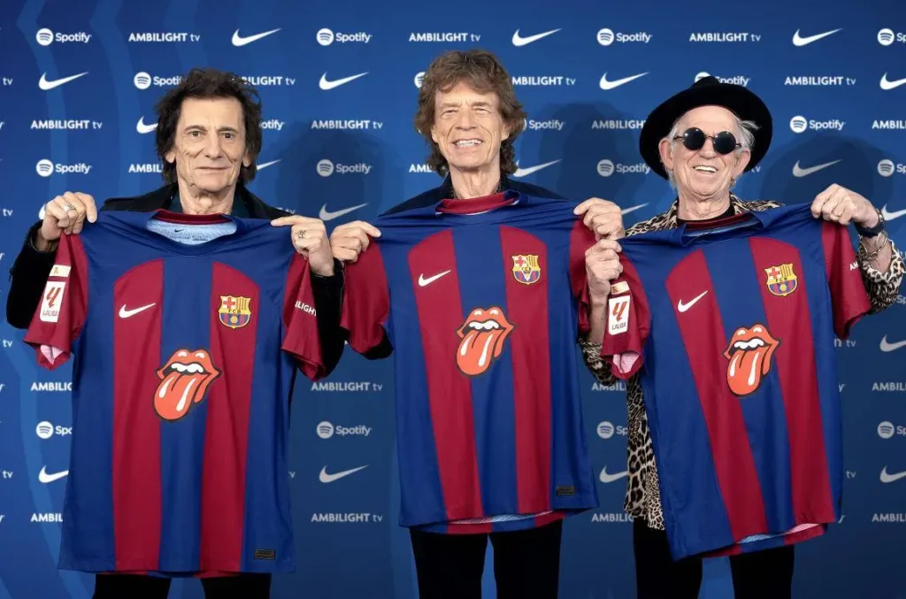 Beatles ou Stones? 'Hey Jude' reforça zica de Mick Jagger na Espanha 1 mini Rolling Stones amb samarreta jpeg e1697723492137