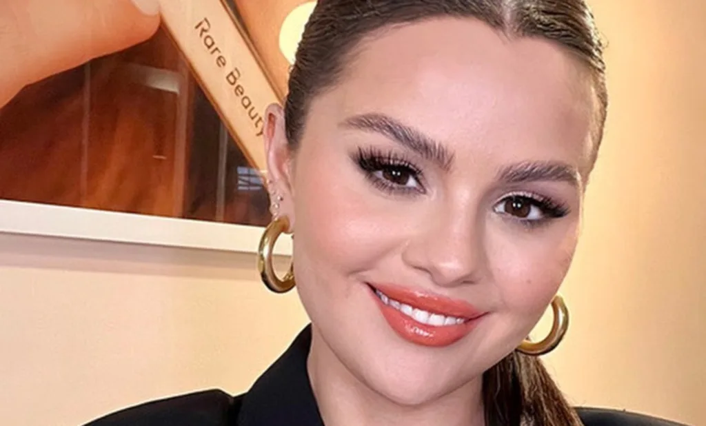 Selena Gomez era obcecada por Kurt Cobain — e até cortou o cabelo como o dele 1 selena gomez 1