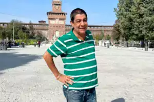 Zeca Pagodinho passeia por Milão