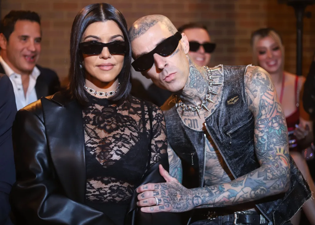 Nasce o filho de Travis Barker, baterista do Blink 182, e Kourtney Kardashian 1 2022 09 14T000000Z 118275445 MT1NURPHO000PU58E4 RTRMADP 3 KOURTNEY KARDASHIAN TRAVIS BARKER