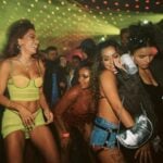 Vídeos: Anitta ataca de DJ e faz próprio baile funk em Sevilha
