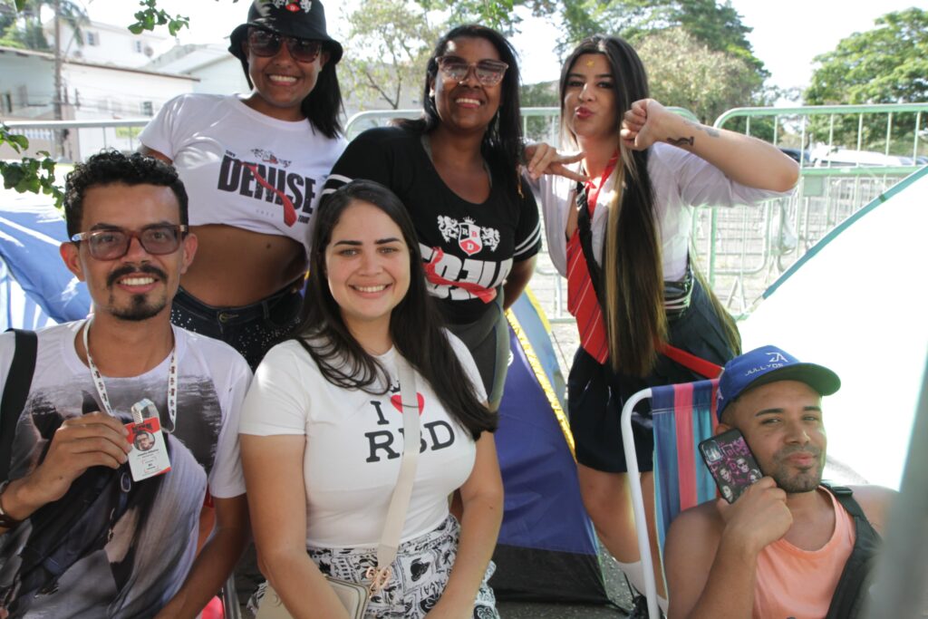 R$ 16 mil reais investidos em acampamento: a fila para o show do RBD 1 WhatsApp Image 2023 11 12 at 16.00.43