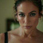Jennifer Lopez anuncia lançamento de álbum e filme em que celebra o amor