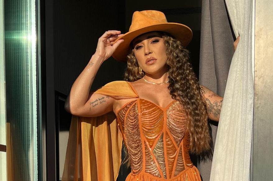 Grammy Latino: Lauana Prado usa look feito à mão de mais de R$ 20 mil