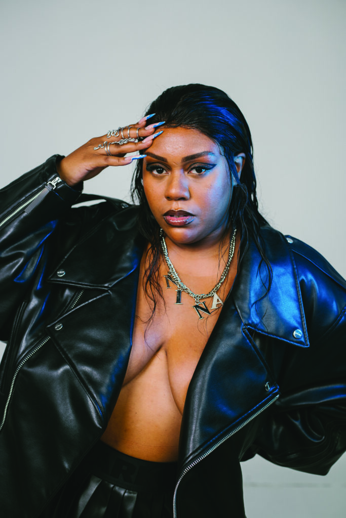 N.I.N.A: 'As pessoas podem não aceitar, mas eu sou a Rainha do drill' 1 N.I.N.A é um dos destaques da capa da Billboard Brasil (Jeferson Delgado/Billboard Brasil)
