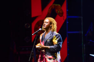 Liniker foi eleita a melhor cantora do ano (Brazil News)