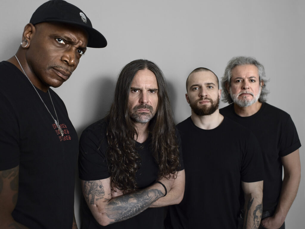 Prestes a entrar em turnê, Sepultura anuncia saída de Eloy Casagrande: 'Abandonou' 1 BW 20230712 Sepultura 08 0396 CK3