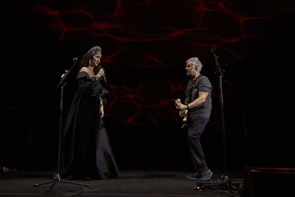 Marisa Monte divide o palco com Roberto de Carvalho e homenageia Rita Lee 1 Captura de Tela 2023 12 02 as 19.51.24