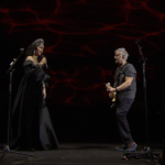 Marisa Monte divide o palco com Roberto de Carvalho e homenageia Rita Lee