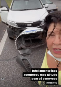 Roberta Miranda após acidente de carro