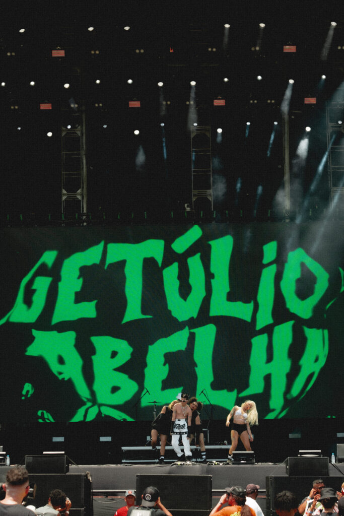 Meio punk, meio forró: Getúlio Abelha faz Primavera Sound derreter 1 Getúlio Abelha abriu o Primavera Sound (Divulgação)