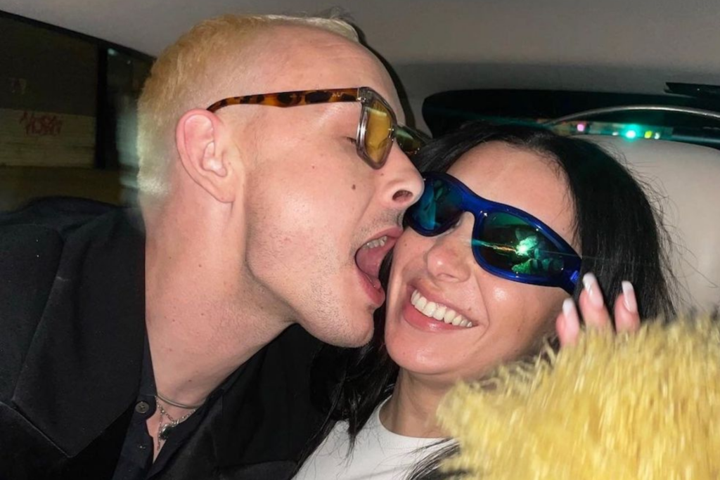 Charli XCX está fazendo músicas com o noivo, George Daniel do The 1975 1 Design sem nome 39