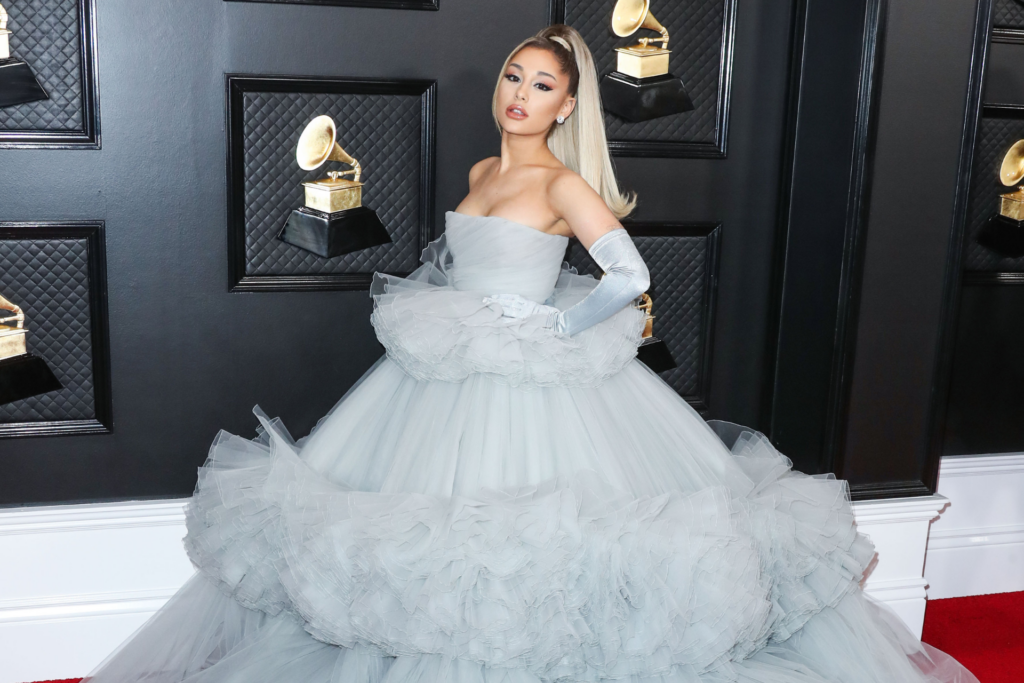 Ariana Grande mostra bastidores no estúdio e avisa: 'Vejo vocês no próximo ano' 1 Design sem nome 57