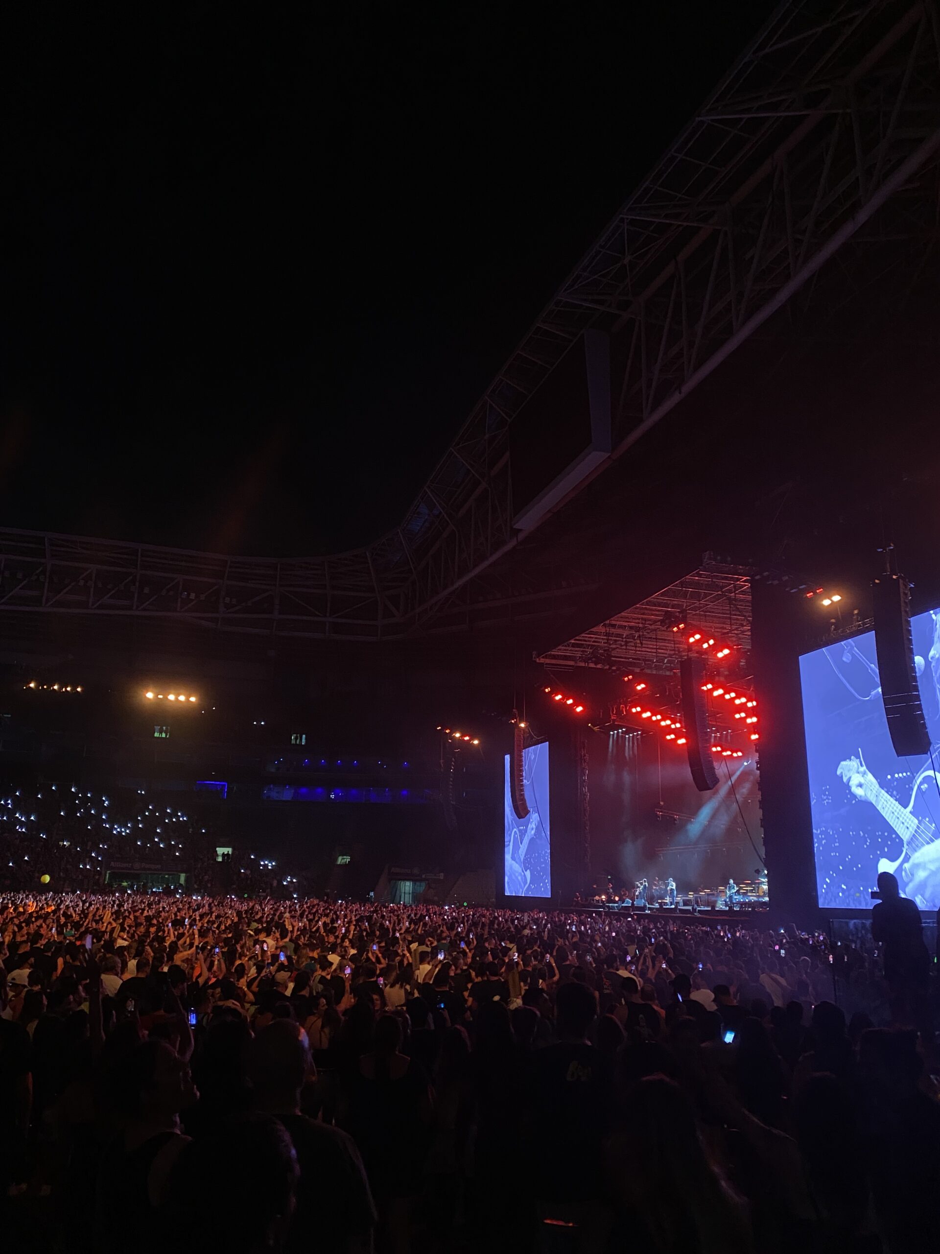 NX Zero se consagra como banda da geração em noite nostálgica em SP