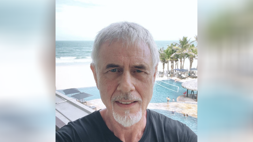 Cor de carne ou cor de carmim? Autor de 'Menina Veneno' revela qual é o correto 1 New Project 6