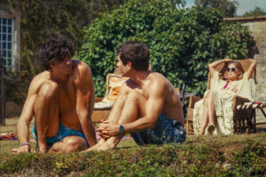 Jacob Elordi, Barry Keoghan e Rosamund Pike em 'Saltburn'