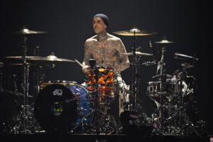 Travis Barker, do Blink-182, no The FLA Live Arena.